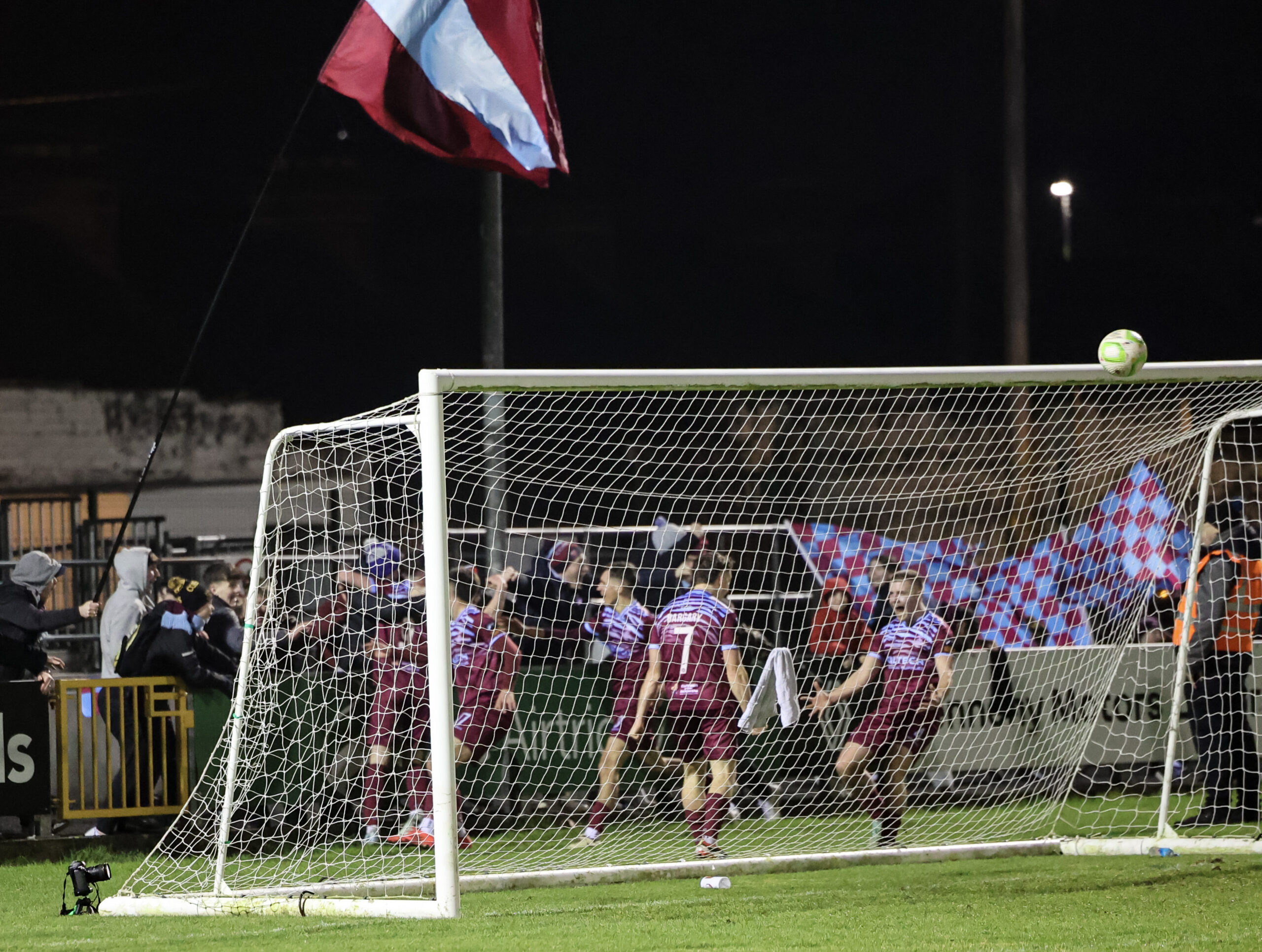cobh ramblers vs treaty in markets field 3-2